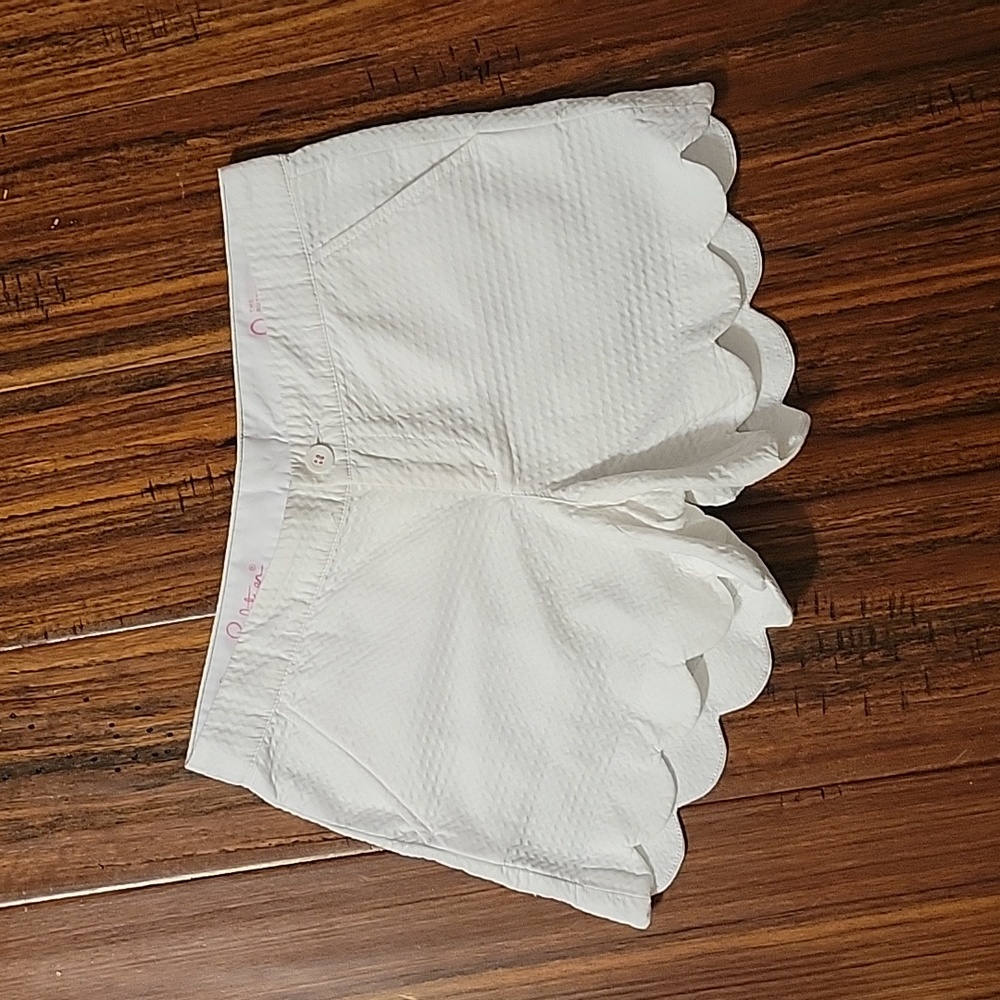EUC Lilly Pulitzer sz 0 Buttercup Shorts white scalloped shorts